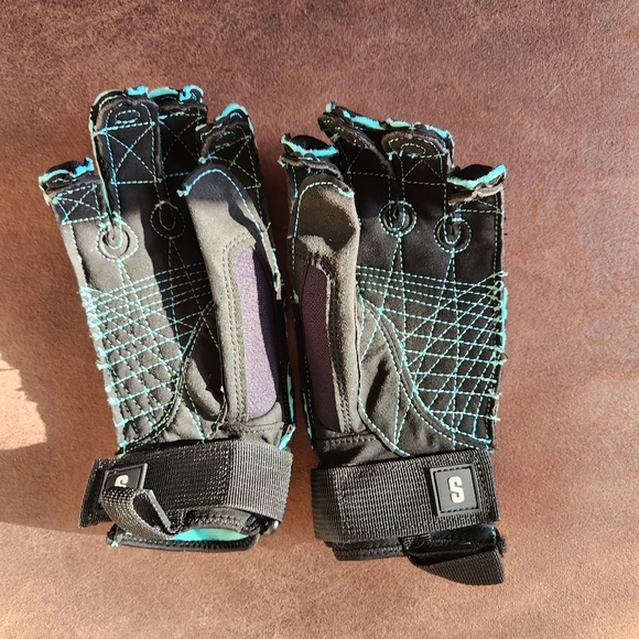 Radar Vapor K Inside Out Boa Women's Water Sport Gloves | Small - Picture 3 of 6